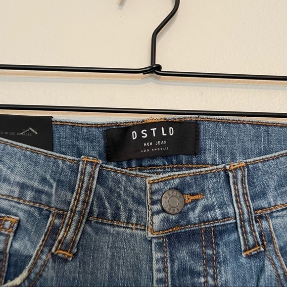 NWT DSTLD high-waisted mom jeans in light vintage distressed sz.28x30 button fly - Picture 3 of 4
